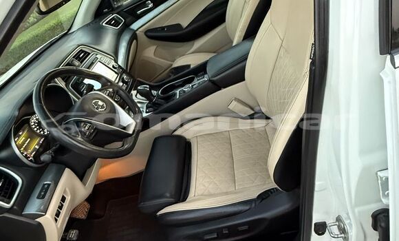 Buy Used Nissan Maxima White Car in Muscat in Masqat Buy Used Nissan Maxima White Car in Muscat in Masqat