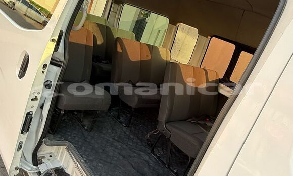 Buy Used Nissan Urvan White Car in Muscat in Masqat Buy Used Nissan Urvan White Car in Muscat in Masqat
