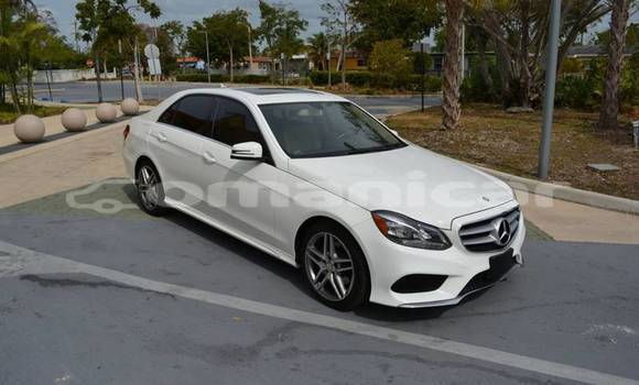 Buy Used Mercedes Viano White Car in Salalah in Dhufar