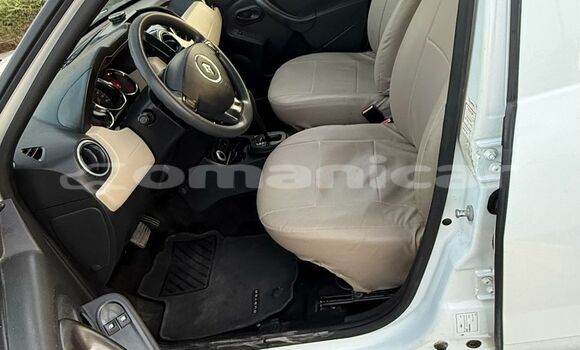 Buy Used Renault Duster White Car in Muscat in Masqat Buy Used Renault Duster White Car in Muscat in Masqat