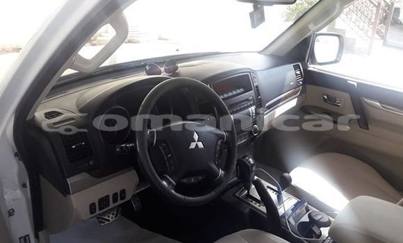Buy Used Mitsubishi Pajero White Car in Muscat in Masqat Buy Used Mitsubishi Pajero White Car in Muscat in Masqat