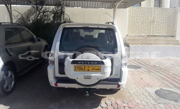 Buy Used Mitsubishi Pajero White Car in Muscat in Masqat Buy Used Mitsubishi Pajero White Car in Muscat in Masqat