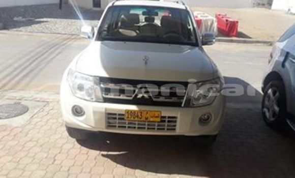 Buy Used Mitsubishi Pajero White Car in Muscat in Masqat Buy Used Mitsubishi Pajero White Car in Muscat in Masqat