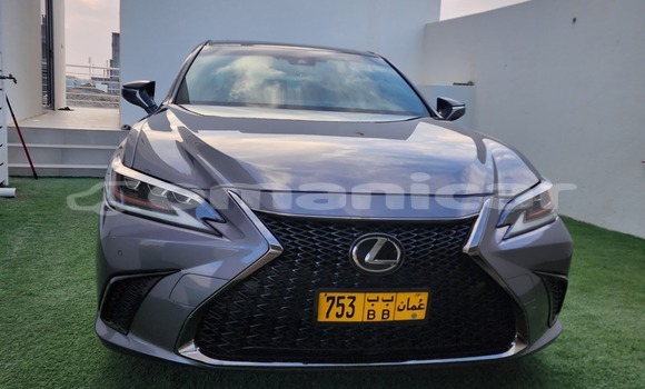 Buy Used Lexus ES Silver Car in Muscat in Masqat Buy Used Lexus ES Silver Car in Muscat in Masqat