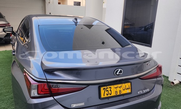 Buy Used Lexus ES Silver Car in Muscat in Masqat Buy Used Lexus ES Silver Car in Muscat in Masqat