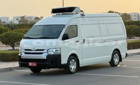 Buy Used Toyota Hiace White Car in Muscat in Masqat Buy Used Toyota Hiace White Car in Muscat in Masqat