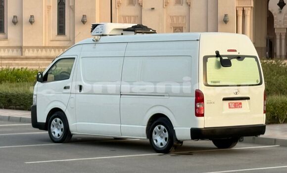 Buy Used Toyota Hiace White Car in Muscat in Masqat Buy Used Toyota Hiace White Car in Muscat in Masqat