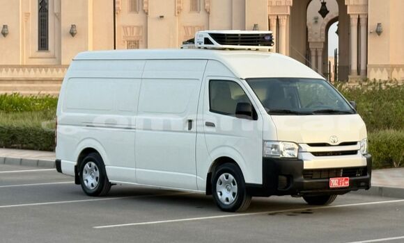 Buy Used Toyota Hiace White Car in Muscat in Masqat Buy Used Toyota Hiace White Car in Muscat in Masqat