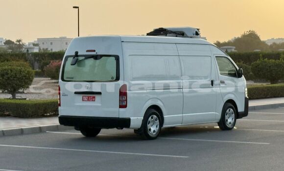 Buy Used Toyota Hiace White Car in Muscat in Masqat Buy Used Toyota Hiace White Car in Muscat in Masqat