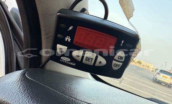 Buy Used Toyota Hiace White Car in Muscat in Masqat Buy Used Toyota Hiace White Car in Muscat in Masqat