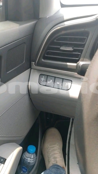 Big with watermark hyundai elantra masqat as sib 7305