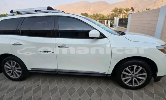 Buy Used Nissan Pathfinder White Car in ar–Rustaq in al-Batinah Buy Used Nissan Pathfinder White Car in ar–Rustaq in al-Batinah