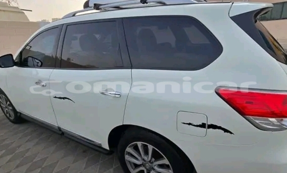 Buy Used Nissan Pathfinder White Car in ar–Rustaq in al-Batinah Buy Used Nissan Pathfinder White Car in ar–Rustaq in al-Batinah