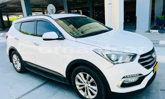 Buy Used Hyundai Santa Fe White Car in ar–Rustaq in al-Batinah Buy Used Hyundai Santa Fe White Car in ar–Rustaq in al-Batinah