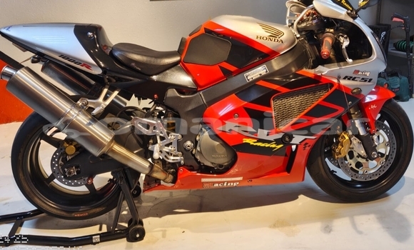 Buy Used Honda VTR Red Bike in Muscat in Masqat Buy Used Honda VTR Red Bike in Muscat in Masqat