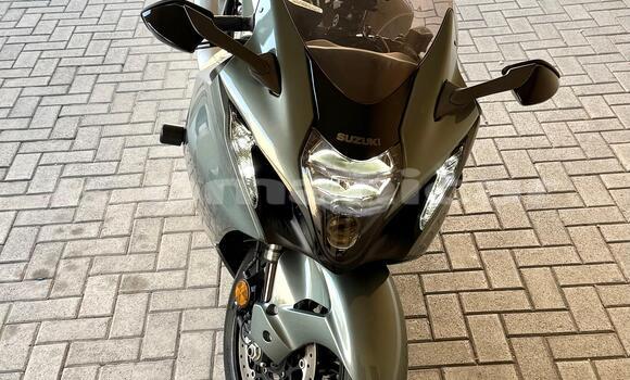 Buy Used Suzuki HAYABUSA Beige Bike in Muscat in Masqat Buy Used Suzuki HAYABUSA Beige Bike in Muscat in Masqat