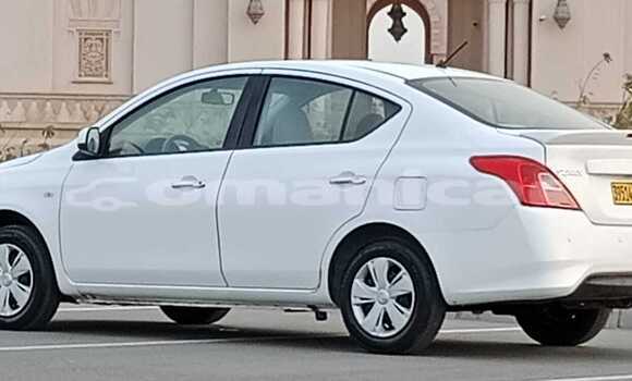 Buy Used Nissan Sunny White Car in Muscat in Masqat Buy Used Nissan Sunny White Car in Muscat in Masqat