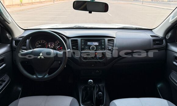 Buy Used Mitsubishi L200 White Car in Masqat in Masqat Buy Used Mitsubishi L200 White Car in Masqat in Masqat