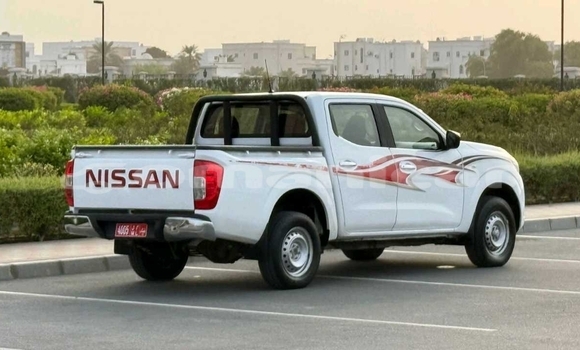 Buy Used Nissan Navara White Car in Masqat in Masqat Buy Used Nissan Navara White Car in Masqat in Masqat
