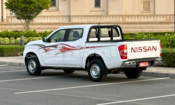 Buy Used Nissan Navara White Car in Masqat in Masqat Buy Used Nissan Navara White Car in Masqat in Masqat