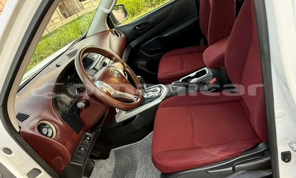 Buy Used Nissan Navara White Car in Masqat in Masqat Buy Used Nissan Navara White Car in Masqat in Masqat