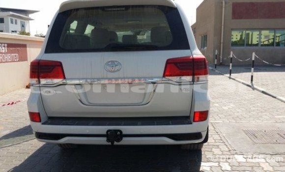Buy Import Toyota Land Cruiser White Car in Import - Dubai in Dhufar Buy Import Toyota Land Cruiser White Car in Import - Dubai in Dhufar
