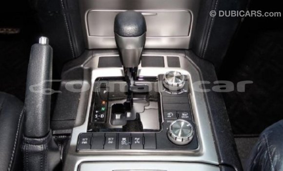 Buy Import Toyota Land Cruiser White Car in Import - Dubai in Dhufar Buy Import Toyota Land Cruiser White Car in Import - Dubai in Dhufar