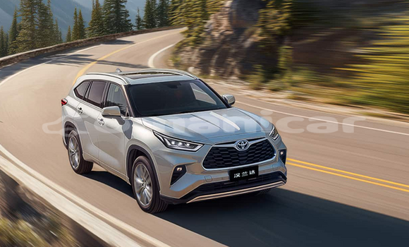 Buy New Toyota Highlander White Car in Muscat in Masqat Buy New Toyota Highlander White Car in Muscat in Masqat