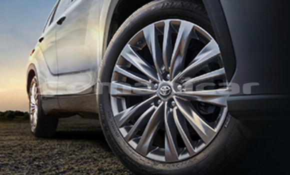 Buy New Toyota Highlander White Car in Muscat in Masqat Buy New Toyota Highlander White Car in Muscat in Masqat