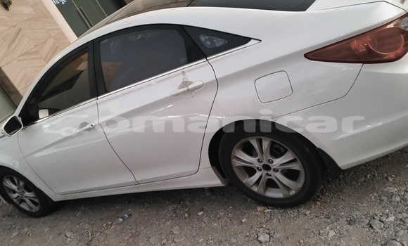 Buy Used Hyundai Sonata White Car in Bawshar in Masqat Buy Used Hyundai Sonata White Car in Bawshar in Masqat