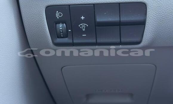 Buy Used Kia Sportage Beige Car in Muscat in Masqat Buy Used Kia Sportage Beige Car in Muscat in Masqat