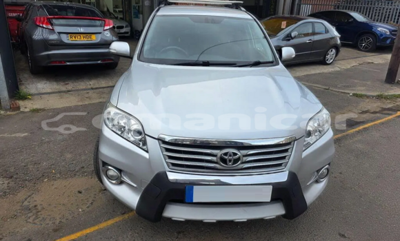 Buy Used Toyota RAV4 White Car in Muscat in Masqat Buy Used Toyota RAV4 White Car in Muscat in Masqat