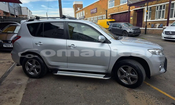 Buy Used Toyota RAV4 White Car in Muscat in Masqat Buy Used Toyota RAV4 White Car in Muscat in Masqat