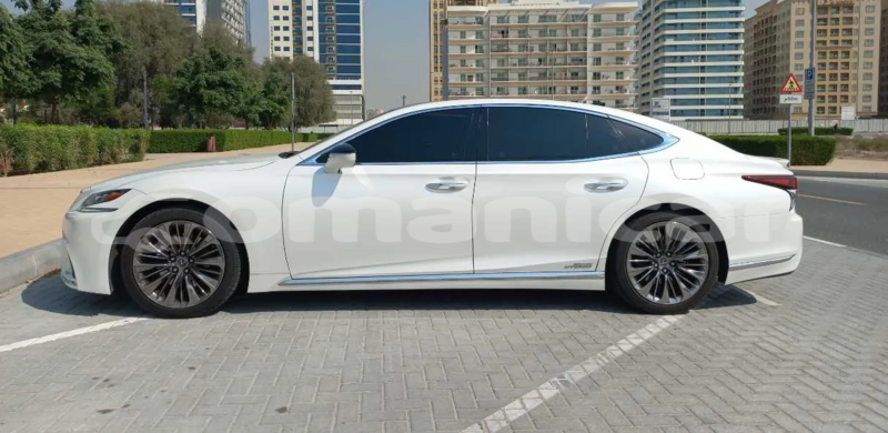 Big with watermark lexus ls masqat muscat 7518