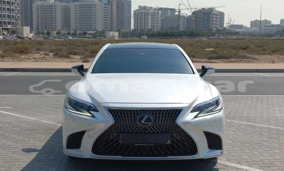 Buy Used Lexus LS White Car in Muscat in Masqat Buy Used Lexus LS White Car in Muscat in Masqat
