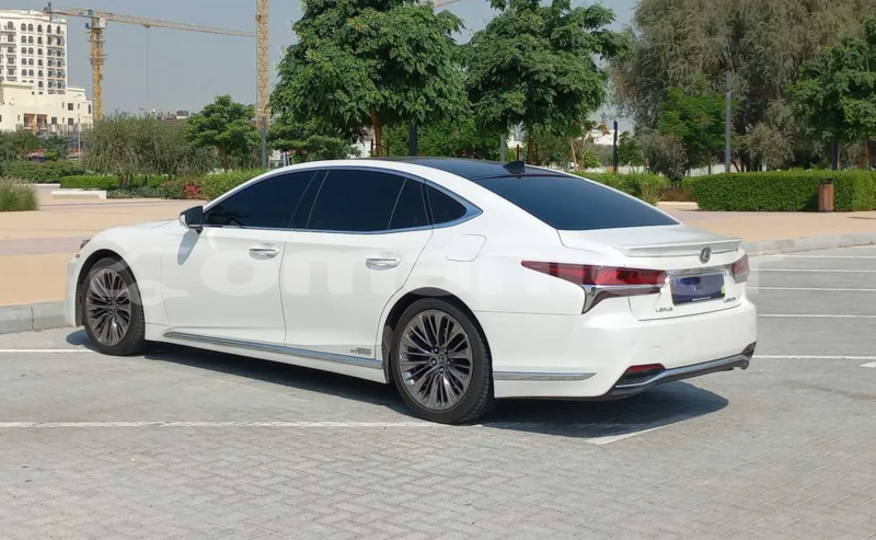 Big with watermark lexus ls masqat muscat 7518