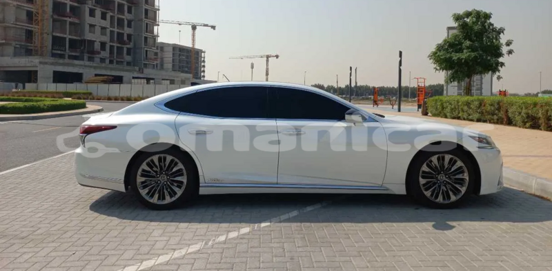 Big with watermark lexus ls masqat muscat 7518