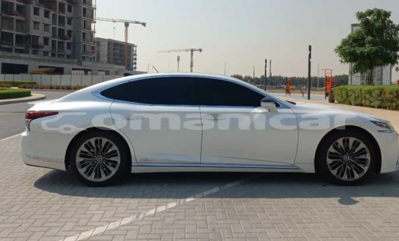Buy Used Lexus LS White Car in Muscat in Masqat Buy Used Lexus LS White Car in Muscat in Masqat
