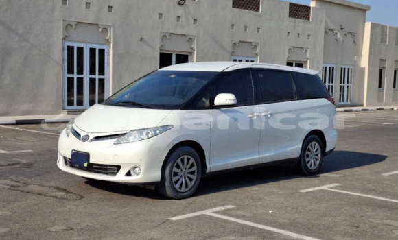Buy Used Toyota Previa White Car in Muscat in Masqat