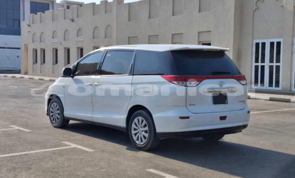 Buy Used Toyota Previa White Car in Muscat in Masqat Buy Used Toyota Previa White Car in Muscat in Masqat