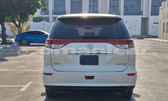 Buy Used Toyota Previa White Car in Muscat in Masqat Buy Used Toyota Previa White Car in Muscat in Masqat