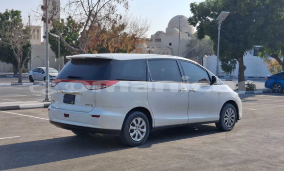 Buy Used Toyota Previa White Car in Muscat in Masqat Buy Used Toyota Previa White Car in Muscat in Masqat