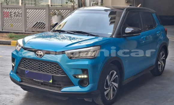 Buy Used Toyota Ractis Blue Car in Muscat in Masqat