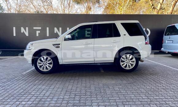 Buy Used Land Rover Freelander White Car in Muscat in Masqat Buy Used Land Rover Freelander White Car in Muscat in Masqat