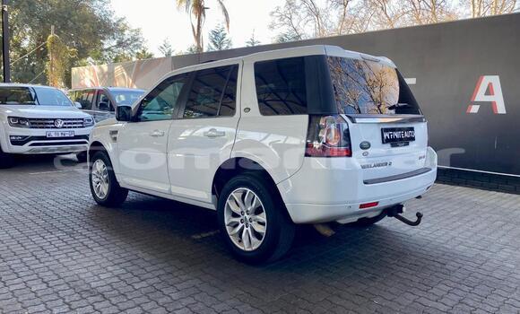 Buy Used Land Rover Freelander White Car in Muscat in Masqat Buy Used Land Rover Freelander White Car in Muscat in Masqat