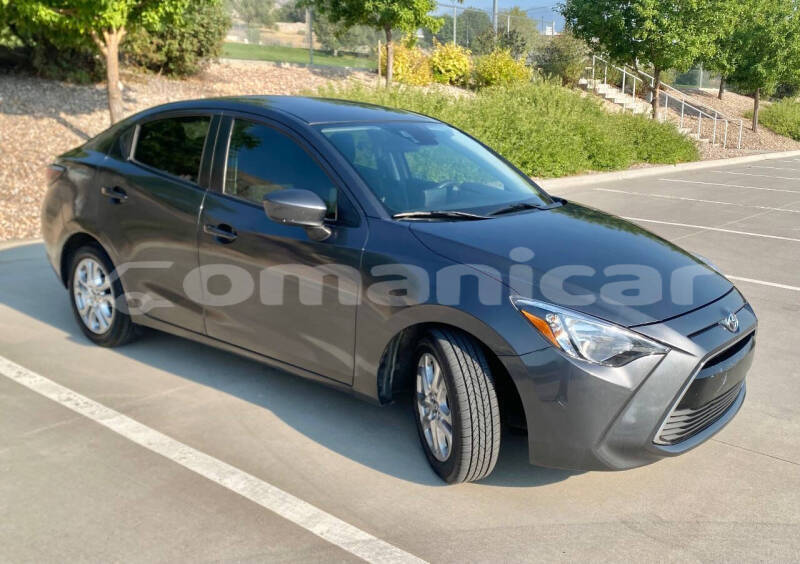 Big with watermark toyota yaris masqat muscat 7530