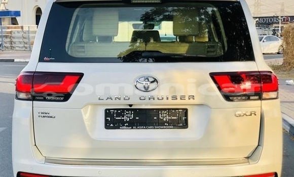 Buy Used Toyota Land Cruiser White Car in Masqat in Masqat Buy Used Toyota Land Cruiser White Car in Masqat in Masqat