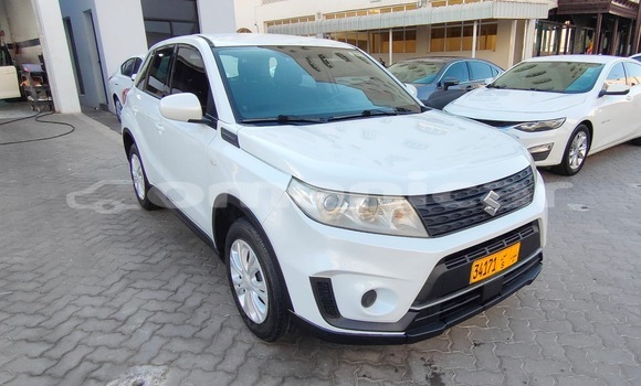 Buy Used Suzuki Vitara White Car in Azaiba in Masqat Buy Used Suzuki Vitara White Car in Azaiba in Masqat