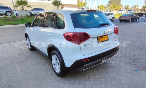Buy Used Suzuki Vitara White Car in Azaiba in Masqat Buy Used Suzuki Vitara White Car in Azaiba in Masqat