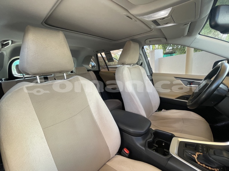 Big with watermark toyota rav4 masqat madinat qabus 7555